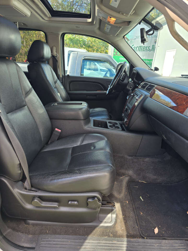 Chevrolet Suburban 4WD 4dr 1500 LT 2013 Chevrolet Suburban 4WD 4dr 1500 LT 2013
