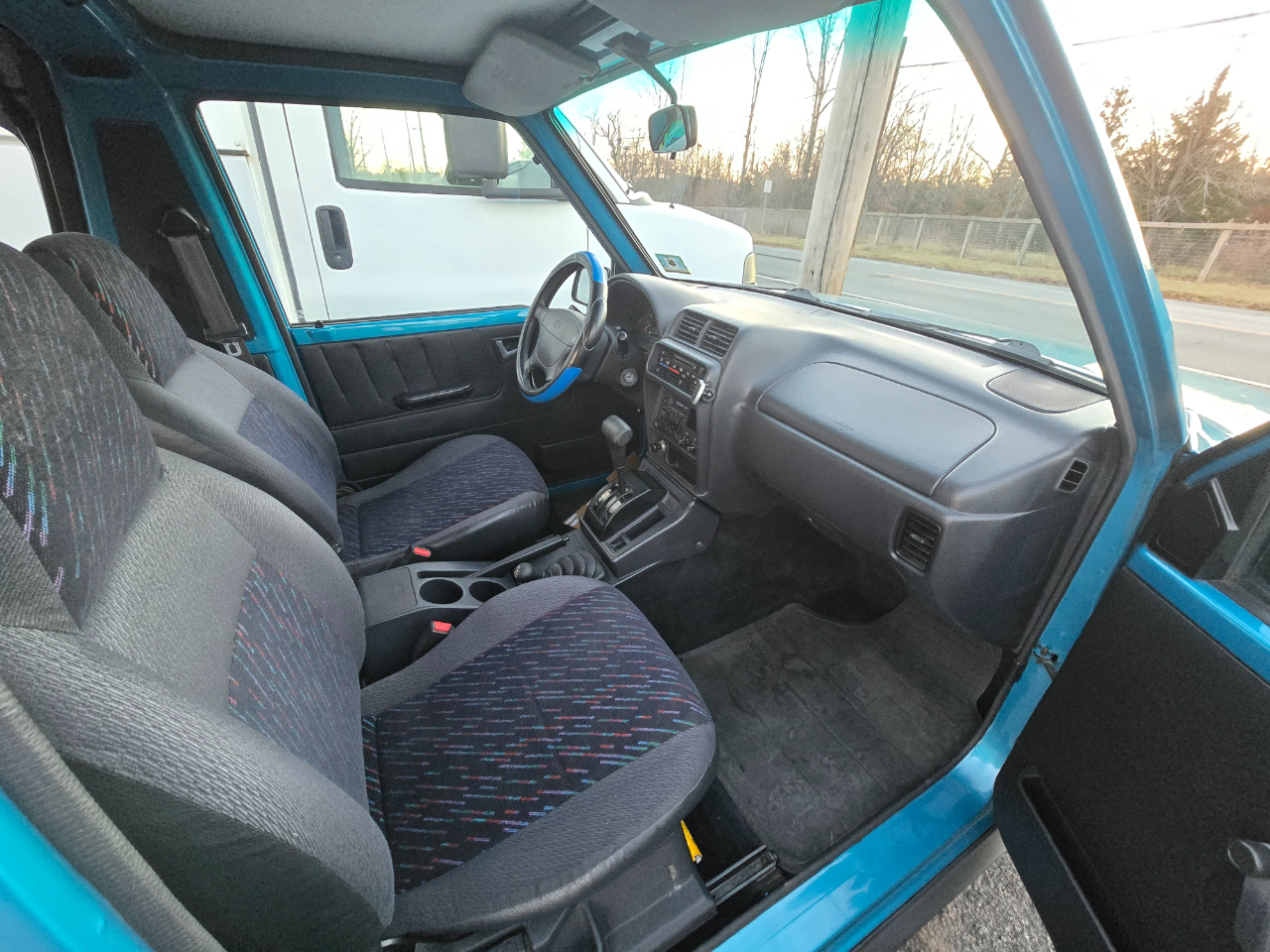 Geo Tracker 2dr Convertible 4WD 1997