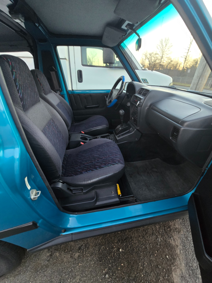 Geo Tracker 2dr Convertible 4WD 1997