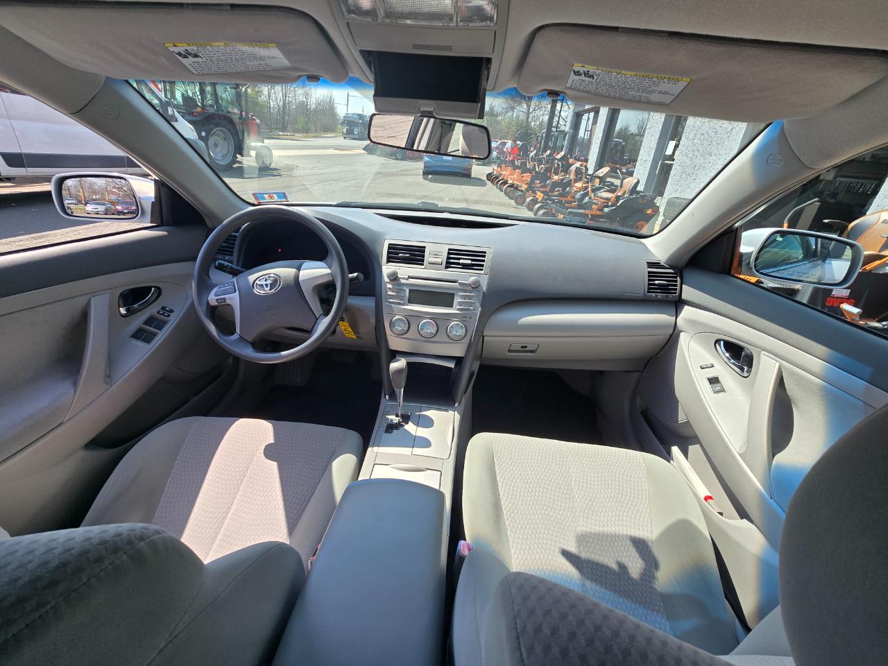 Toyota Camry 4dr Sdn I4 Auto LE (Natl) 2011