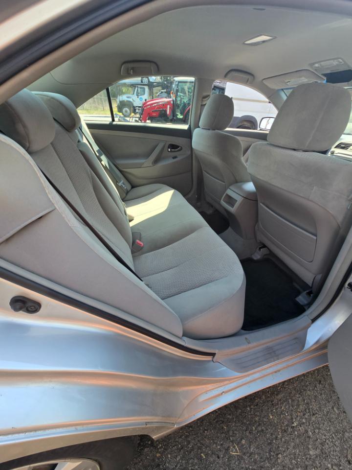 Toyota Camry 4dr Sdn I4 Auto LE (Natl) 2011