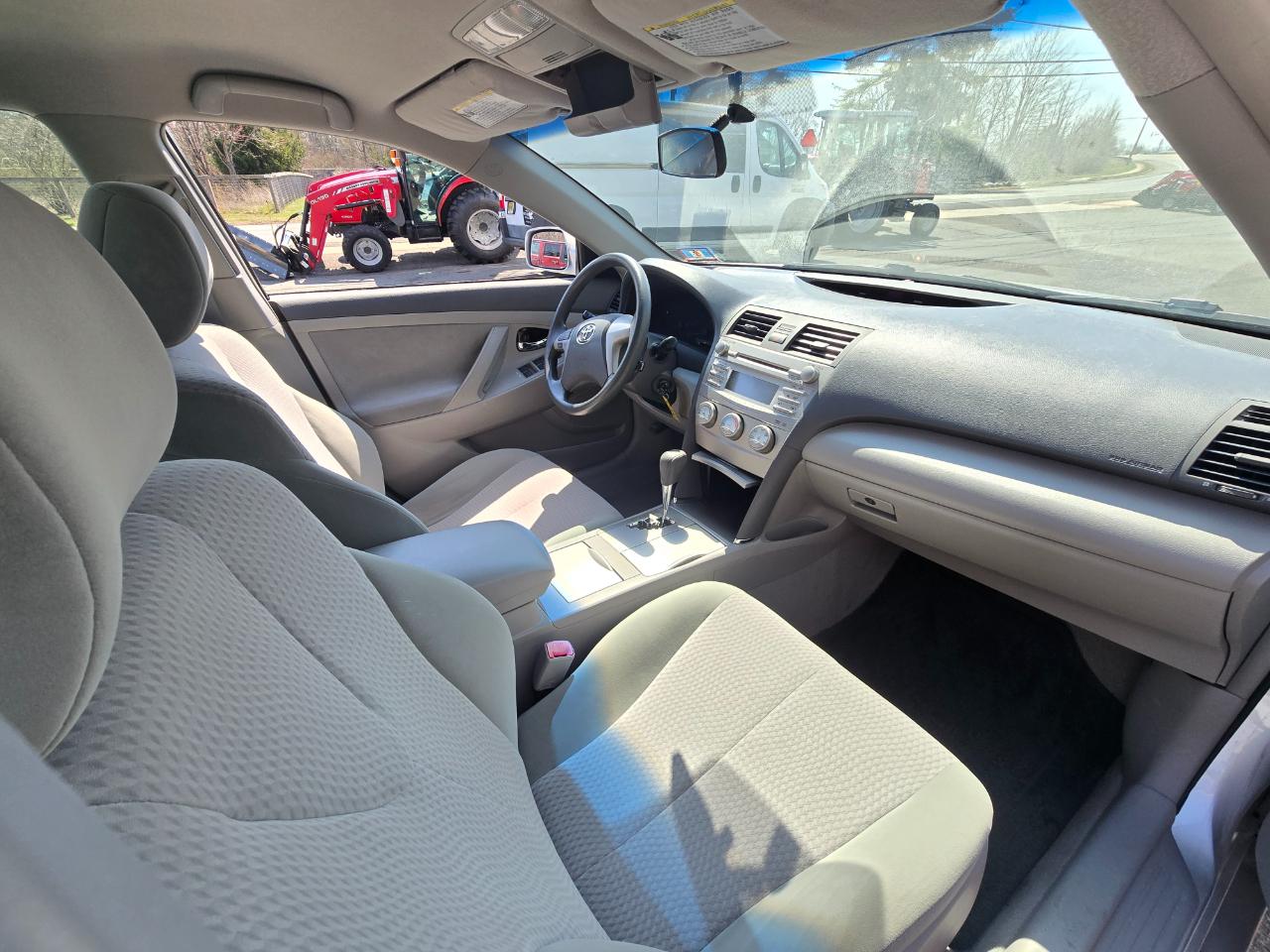 Toyota Camry 4dr Sdn I4 Auto LE (Natl) 2011