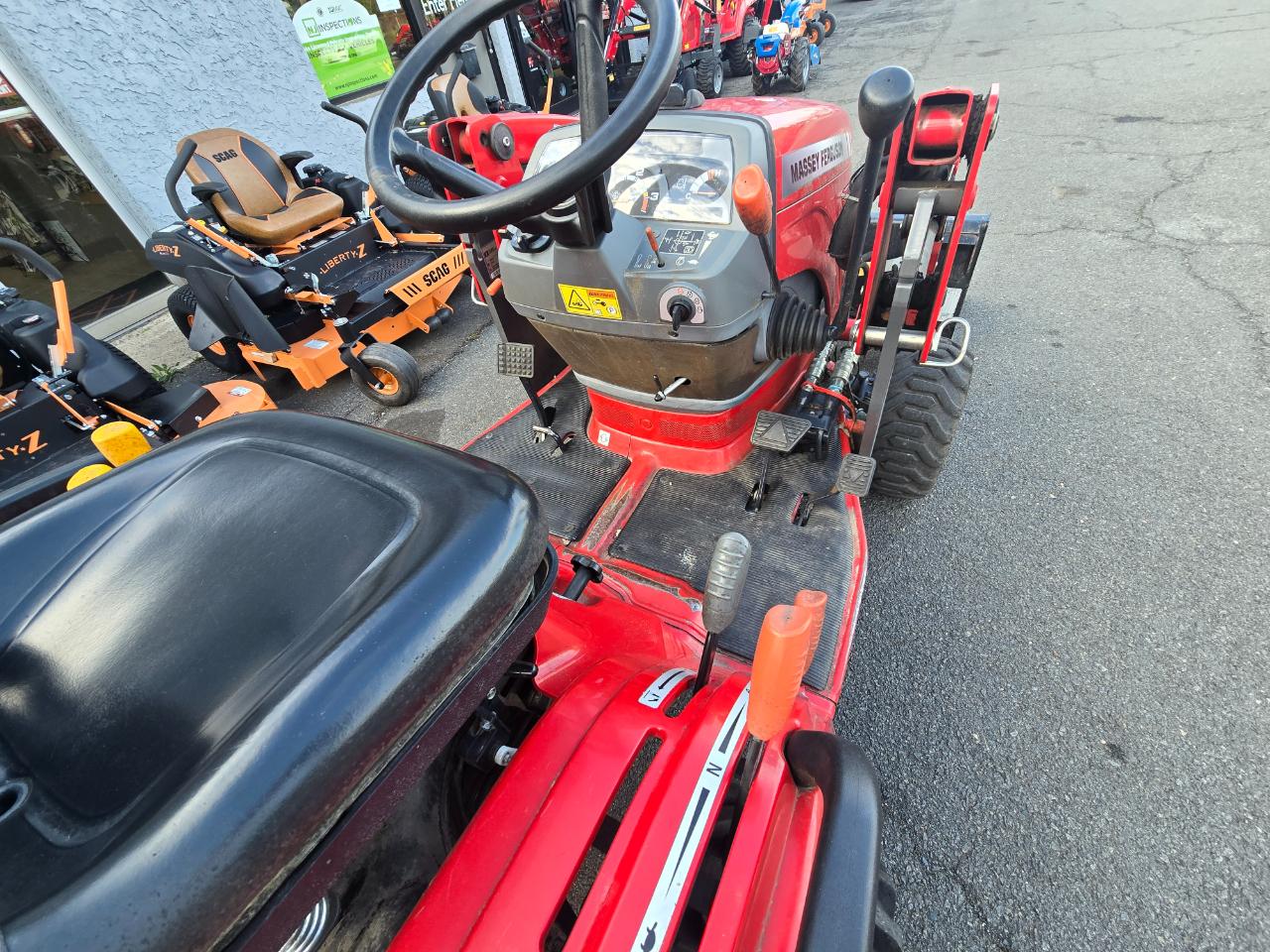Massey Ferguson Farm  2017