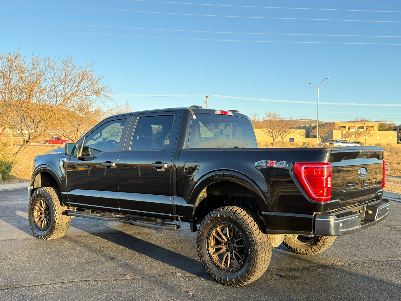 Ford F-150 XLT SuperCrew 4WD 2023