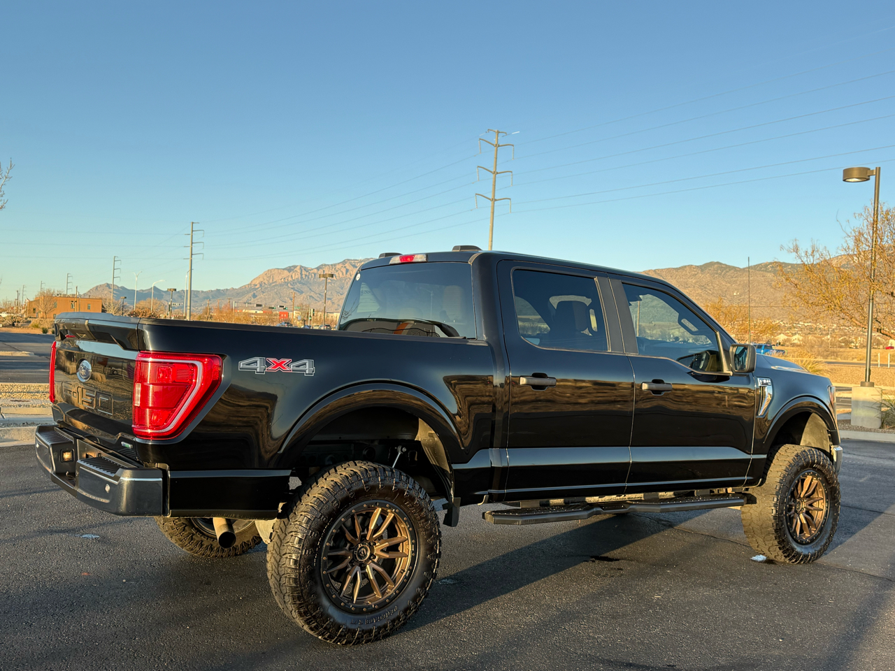Ford F-150 XLT SuperCrew 4WD 2023