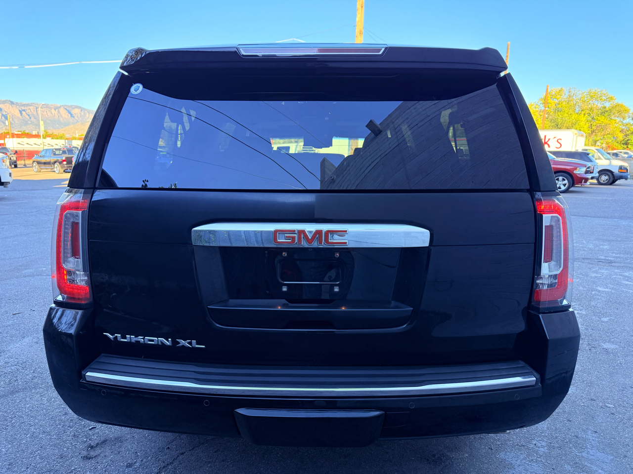 GMC Yukon Denali XL 4WD 2015