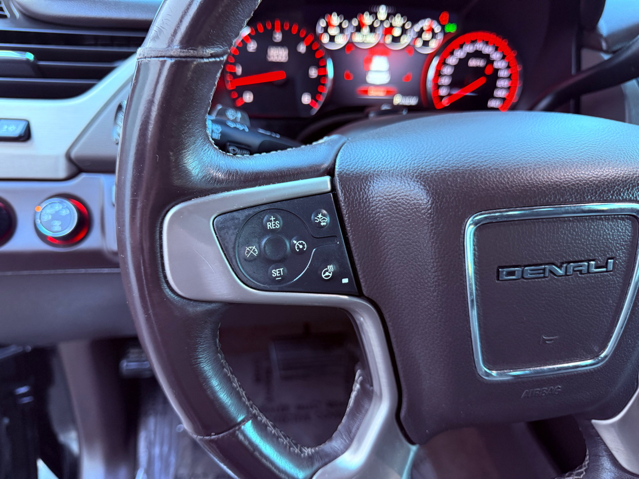 GMC Yukon Denali XL 4WD 2015