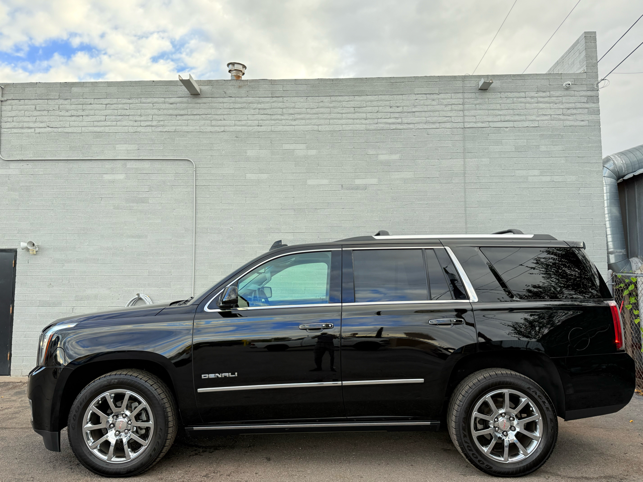 GMC Yukon Denali 4WD 2016