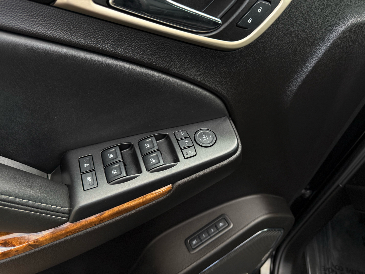 GMC Yukon Denali 4WD 2016