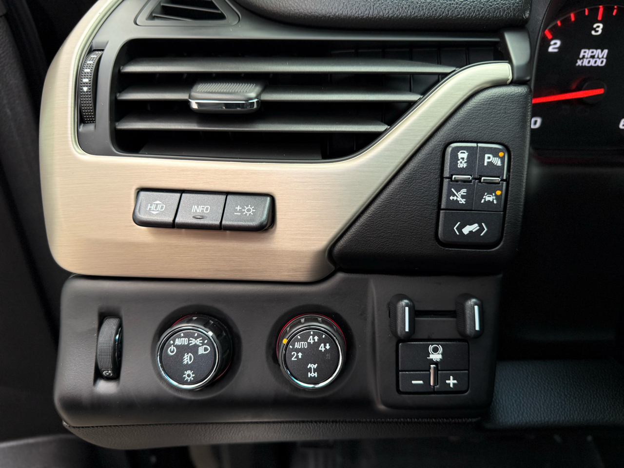 GMC Yukon Denali 4WD 2016