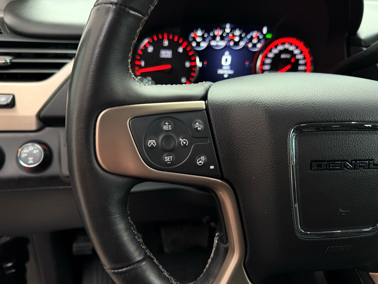 GMC Yukon Denali 4WD 2016