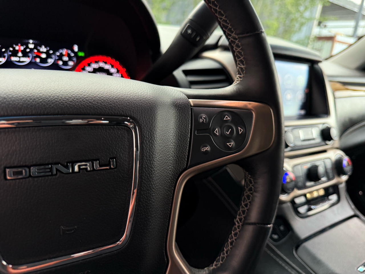 GMC Yukon Denali 4WD 2016