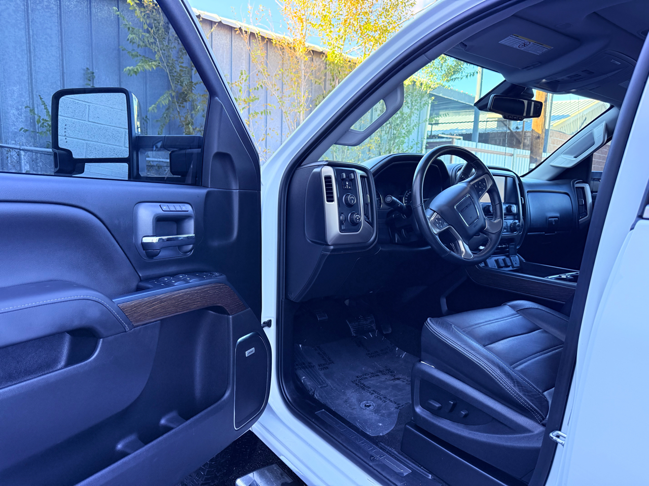 GMC Sierra 3500HD Denali Crew Cab 4WD 2017