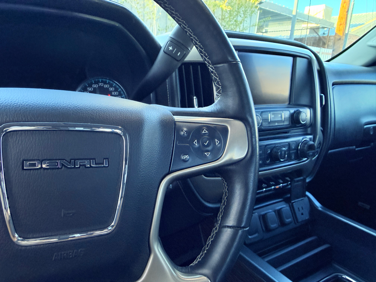 GMC Sierra 3500HD Denali Crew Cab 4WD 2017