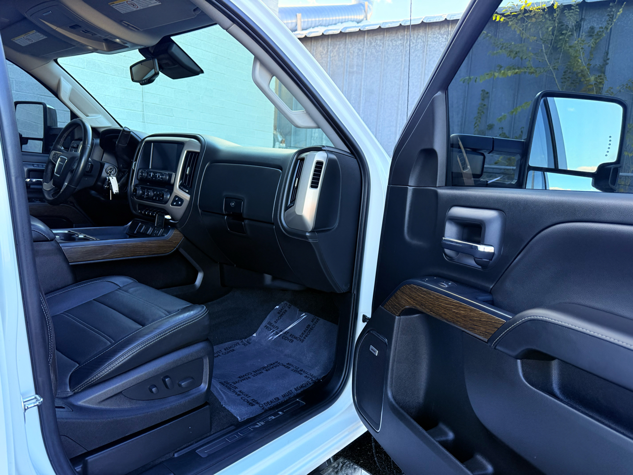 GMC Sierra 3500HD Denali Crew Cab 4WD 2017