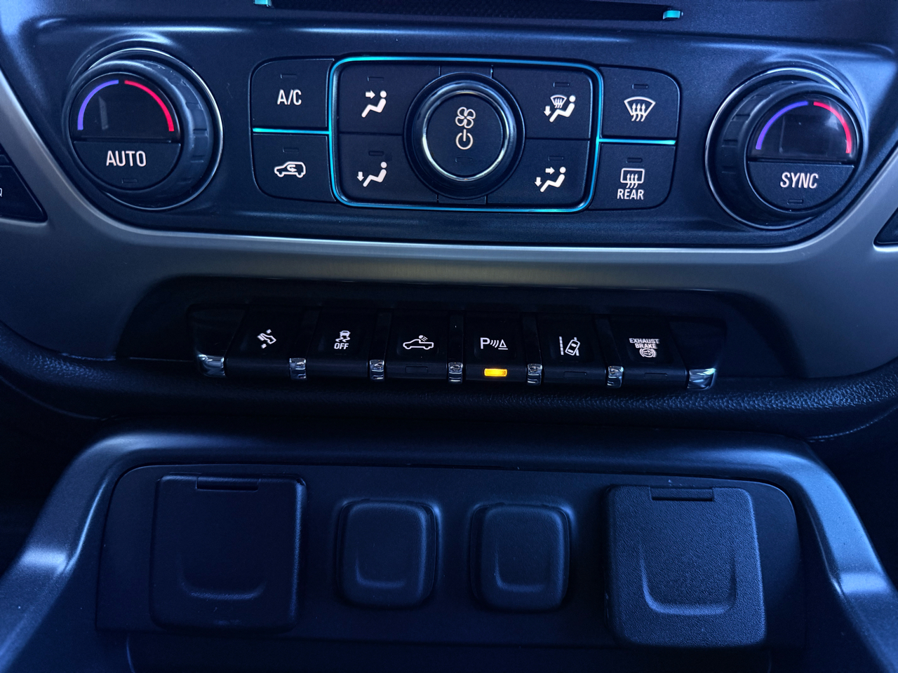 GMC Sierra 3500HD Denali Crew Cab 4WD 2017