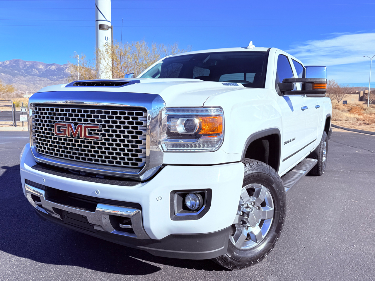 GMC Sierra 3500HD Denali Crew Cab 4WD 2017