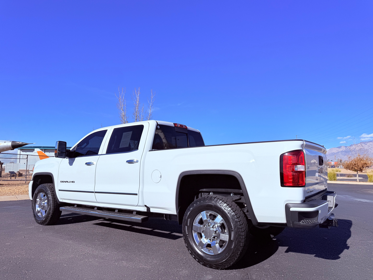 GMC Sierra 3500HD Denali Crew Cab 4WD 2017