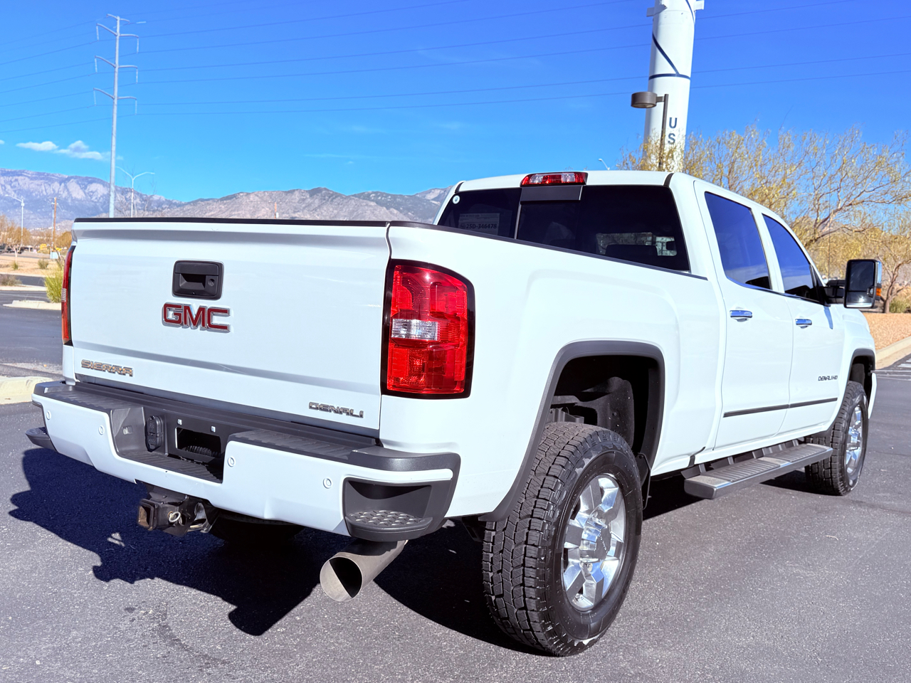 GMC Sierra 3500HD Denali Crew Cab 4WD 2017