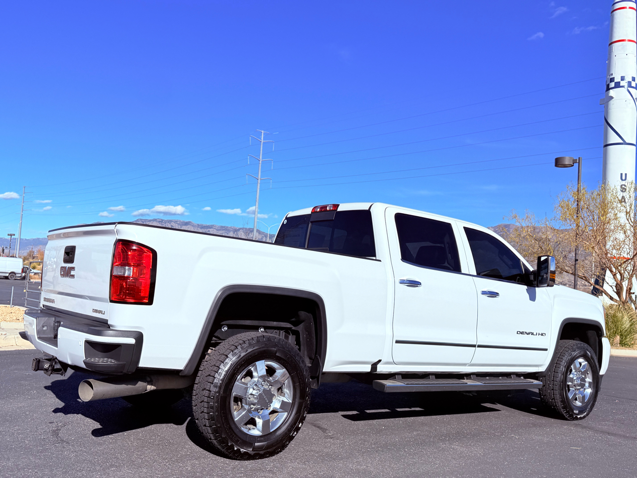 GMC Sierra 3500HD Denali Crew Cab 4WD 2017