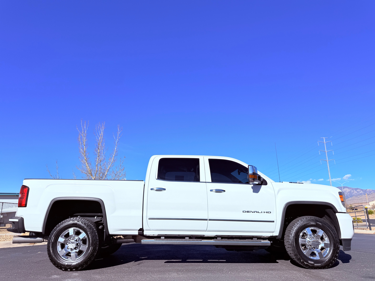 GMC Sierra 3500HD Denali Crew Cab 4WD 2017