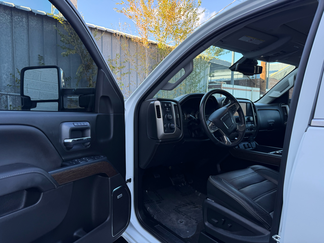 GMC Sierra 3500HD Denali Crew Cab 4WD 2017