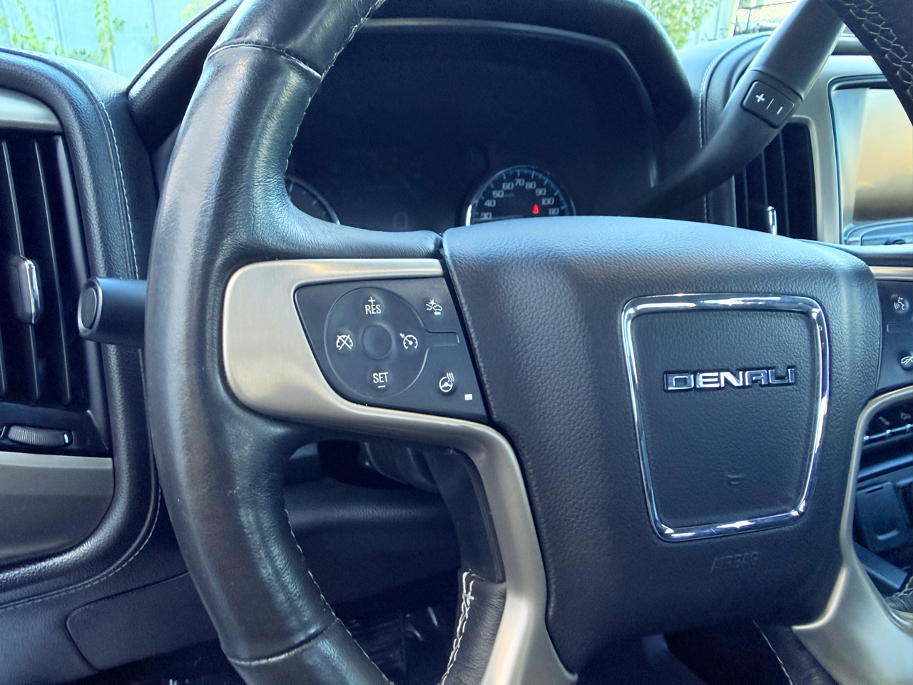 GMC Sierra 3500HD Denali Crew Cab 4WD 2017