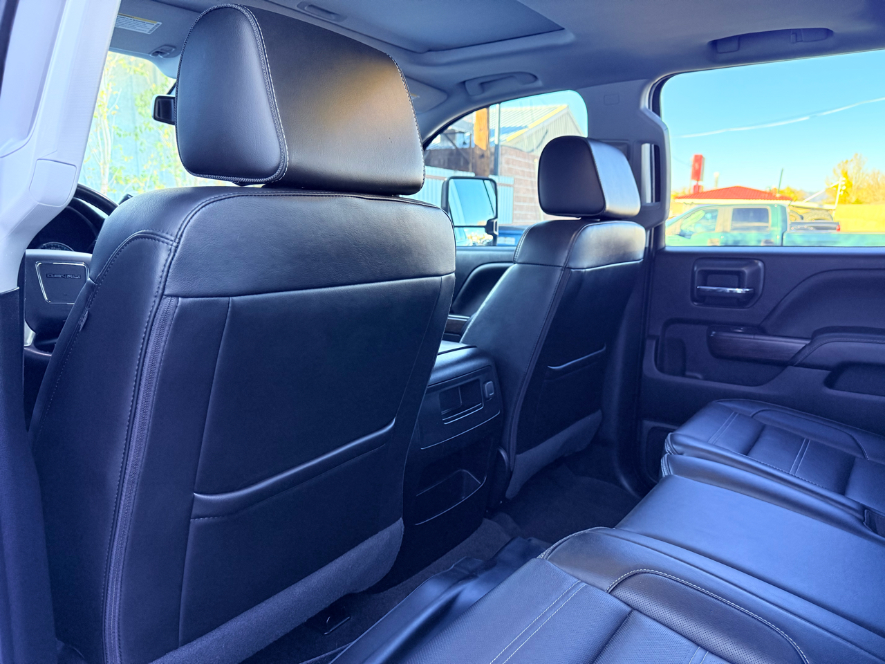 GMC Sierra 3500HD Denali Crew Cab 4WD 2017