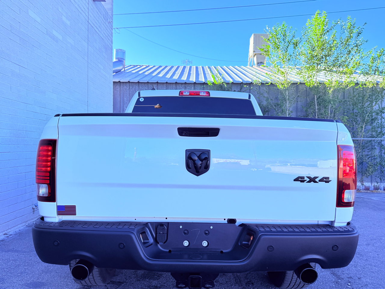 RAM 1500 Classic Tradesman Crew Cab SWB 4WD 2022