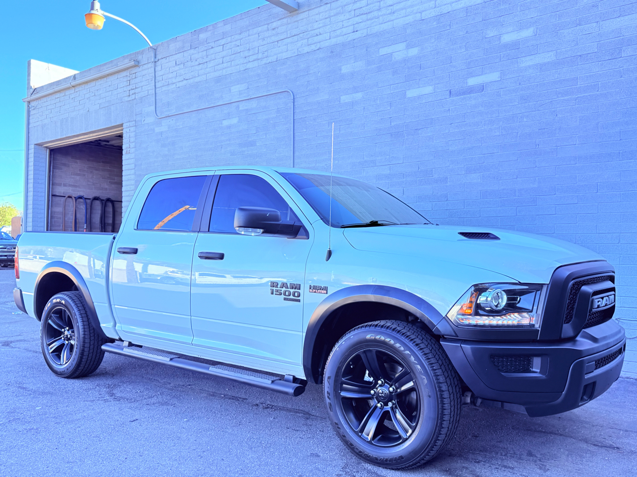 RAM 1500 Classic Tradesman Crew Cab SWB 4WD 2022