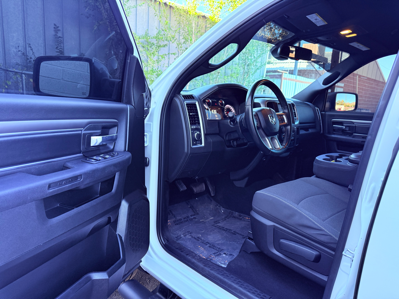 RAM 1500 Classic Tradesman Crew Cab SWB 4WD 2022