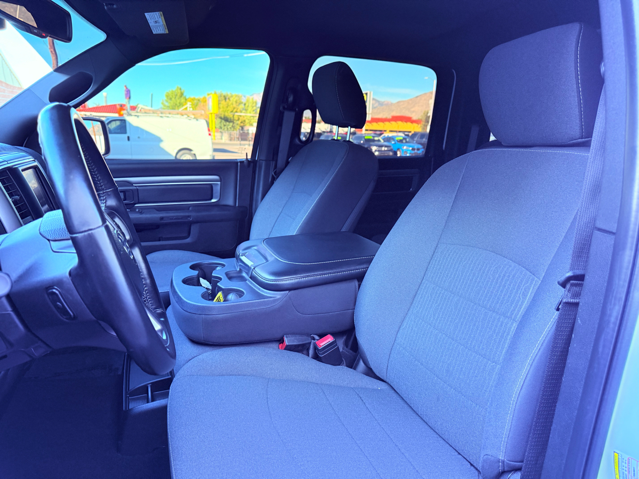 RAM 1500 Classic Tradesman Crew Cab SWB 4WD 2022