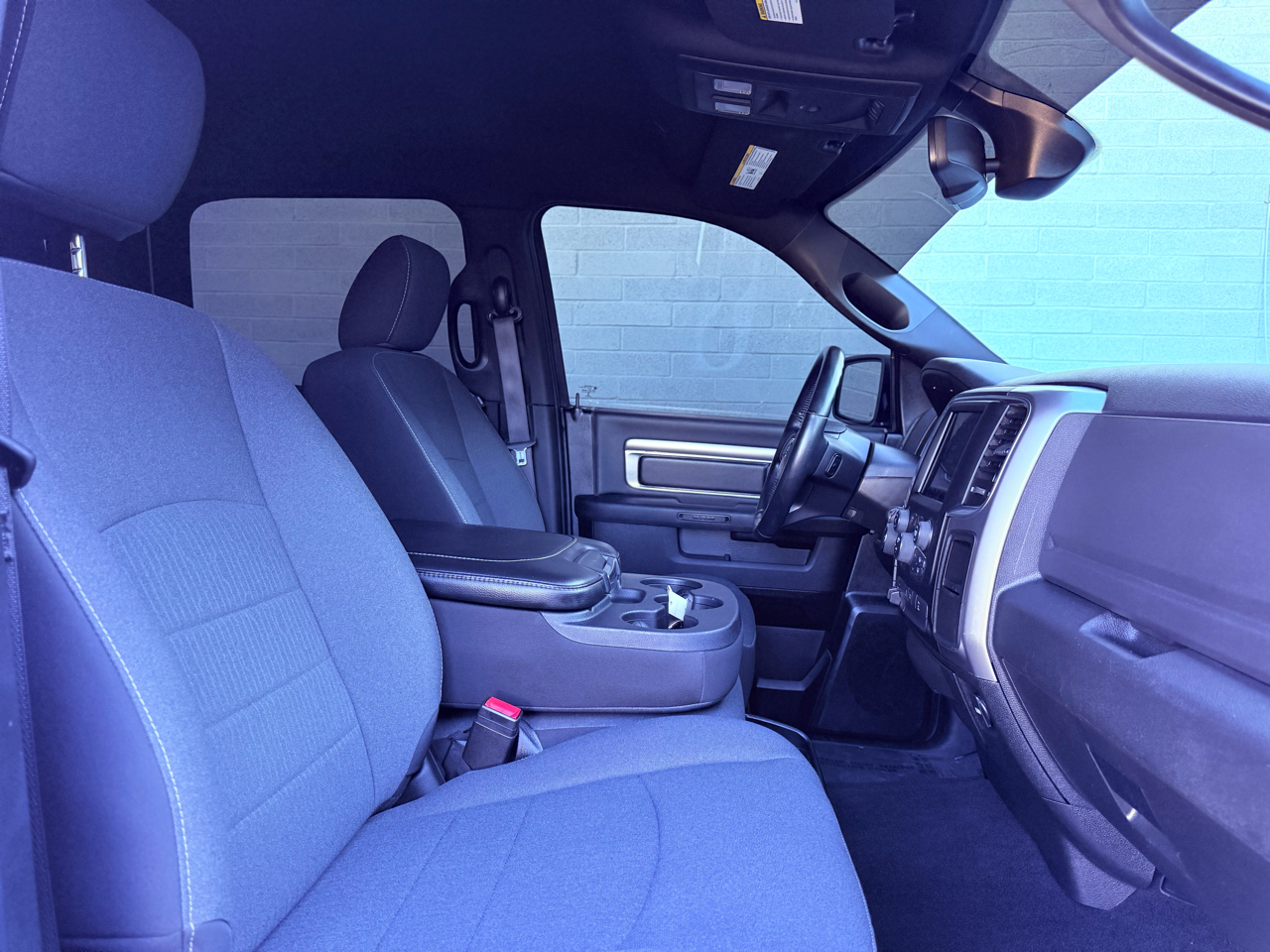 RAM 1500 Classic Tradesman Crew Cab SWB 4WD 2022