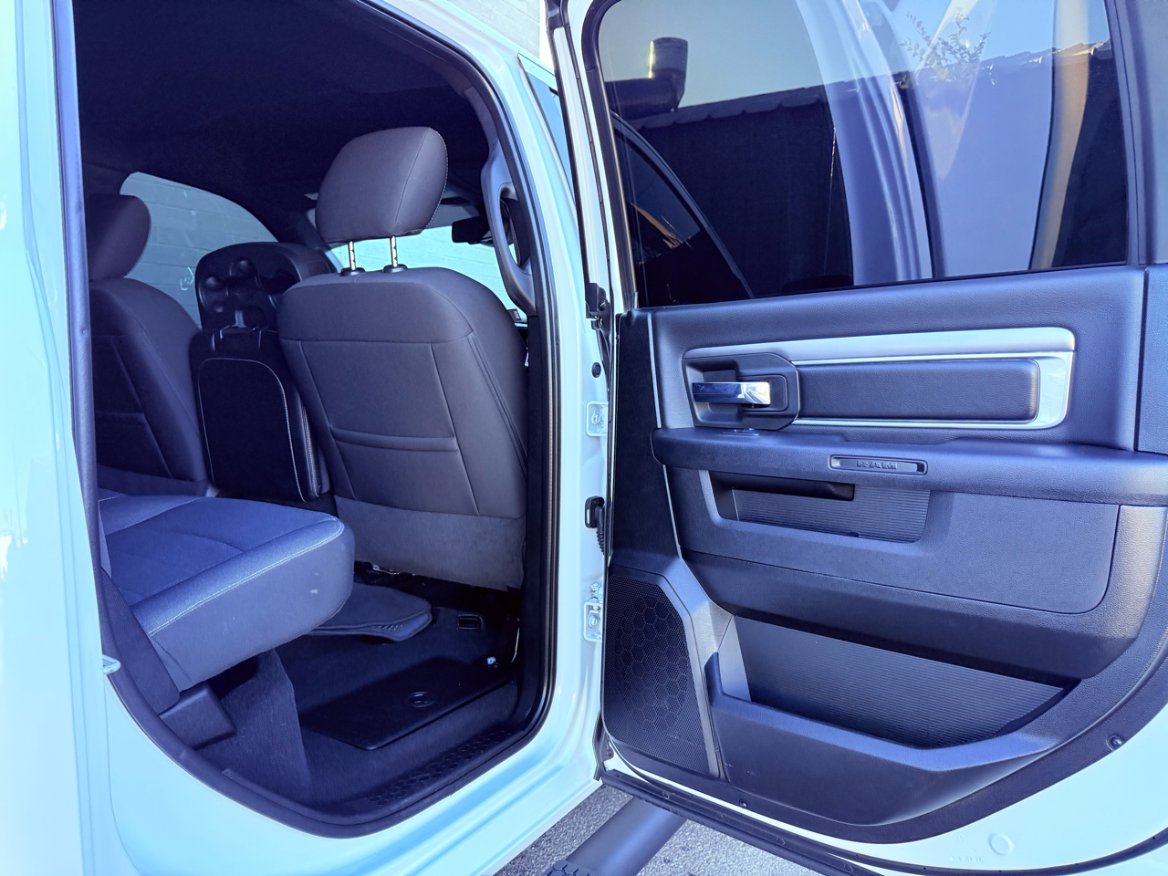 RAM 1500 Classic Tradesman Crew Cab SWB 4WD 2022