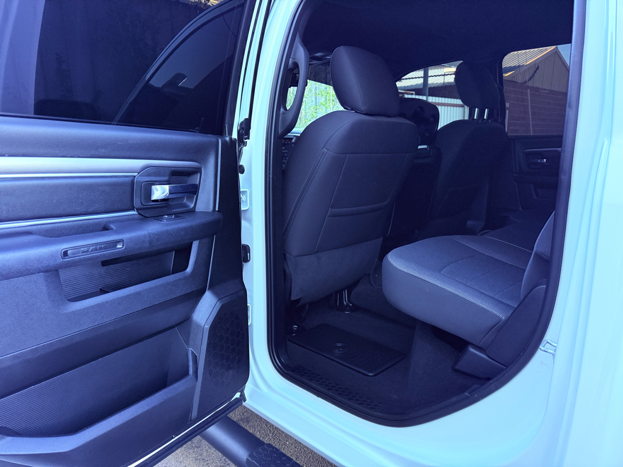 RAM 1500 Classic Tradesman Crew Cab SWB 4WD 2022