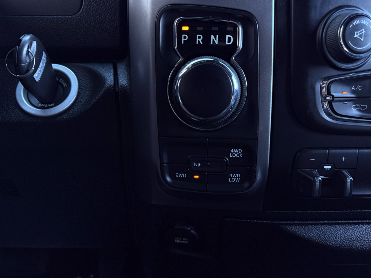 RAM 1500 Classic Tradesman Crew Cab SWB 4WD 2022