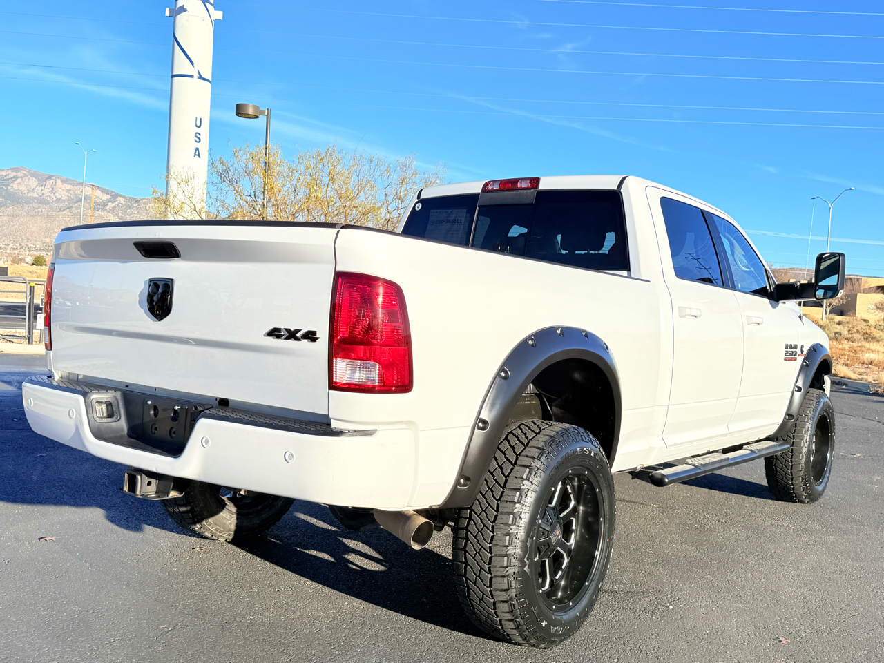 RAM 2500 SLT Crew Cab SWB 4WD 2017