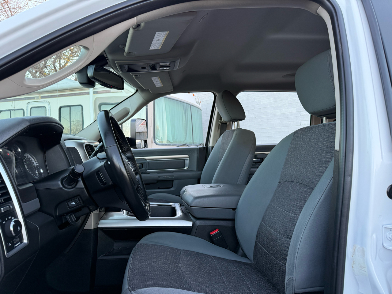 RAM 2500 SLT Crew Cab SWB 4WD 2017