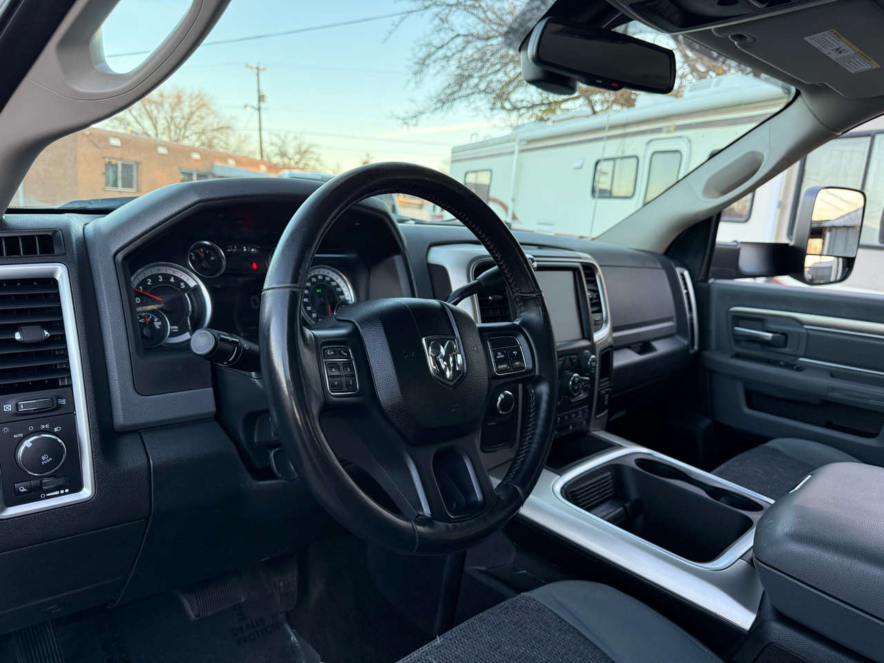 RAM 2500 SLT Crew Cab SWB 4WD 2017