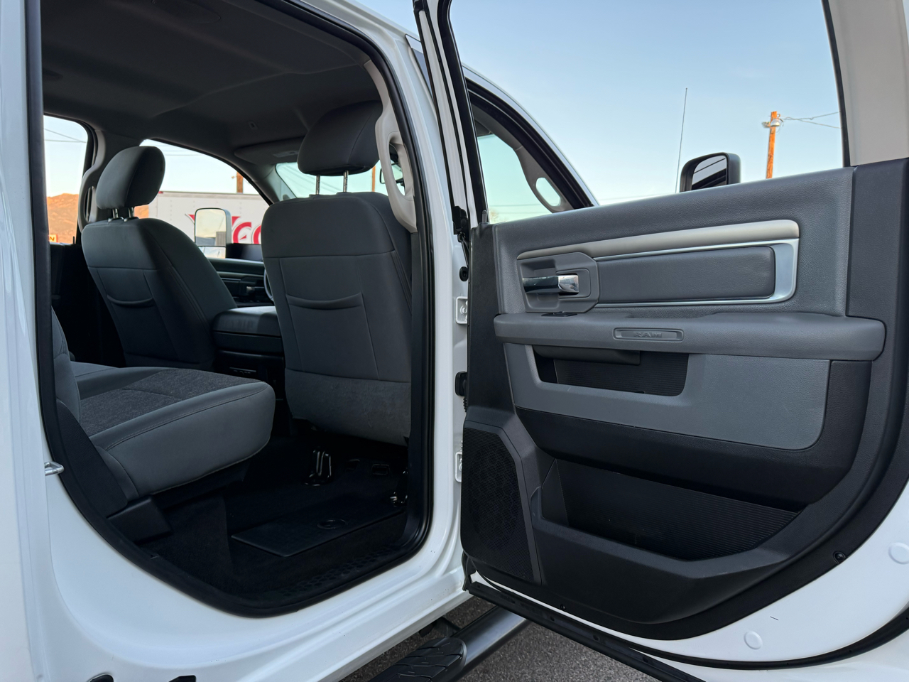 RAM 2500 SLT Crew Cab SWB 4WD 2017