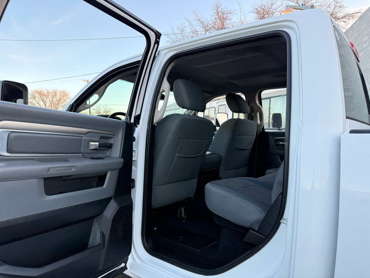 RAM 2500 SLT Crew Cab SWB 4WD 2017