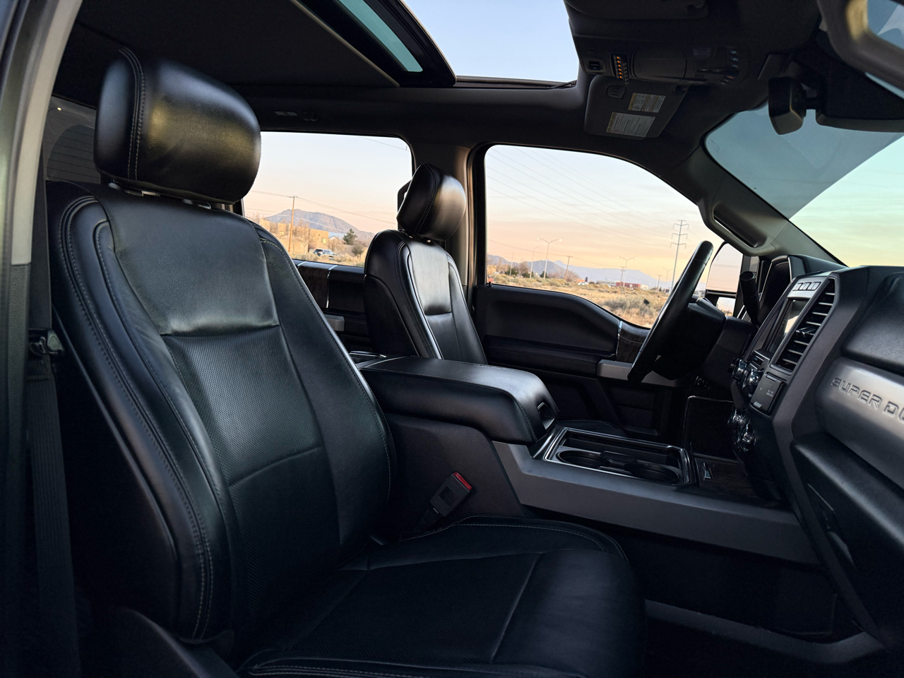 Ford F-250 SD Lariat Crew Cab 4WD 2019