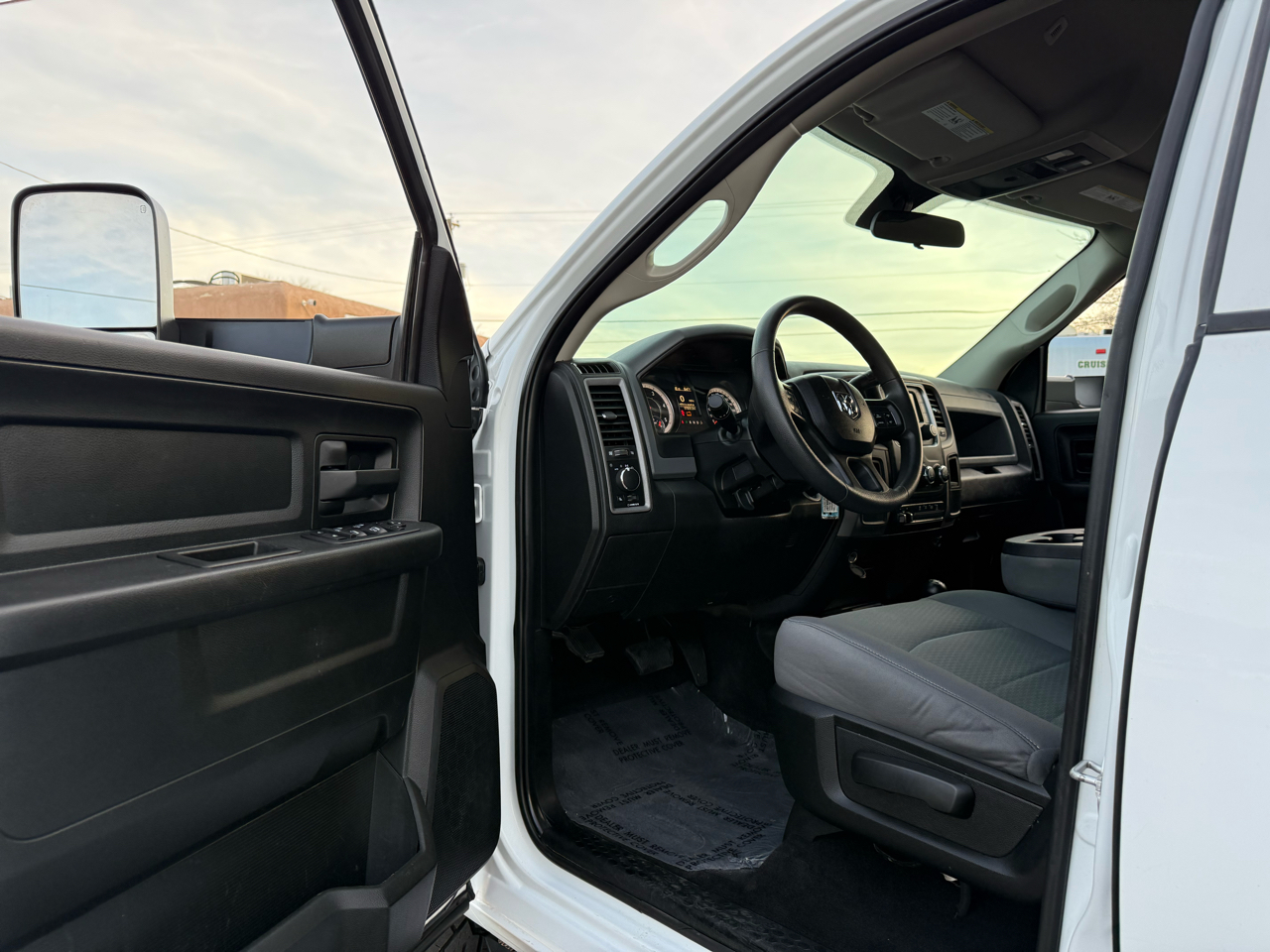 RAM 2500 Tradesman Crew Cab SWB 4WD 2018