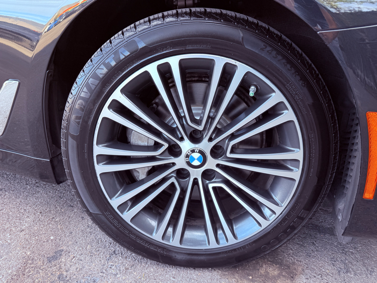 BMW 5-Series 530i 2019