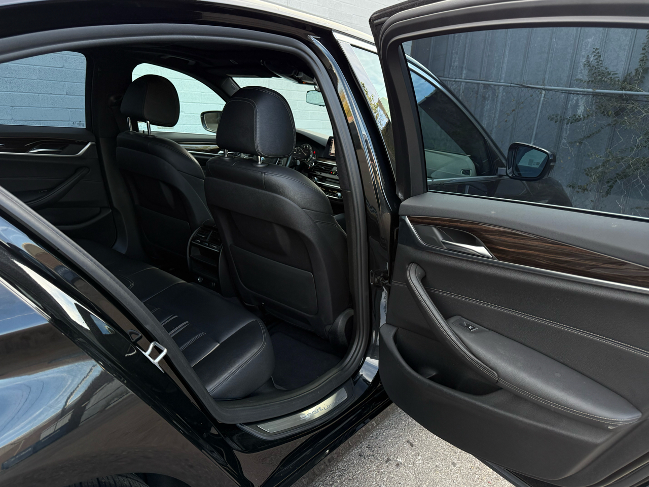 BMW 5-Series 530i 2019