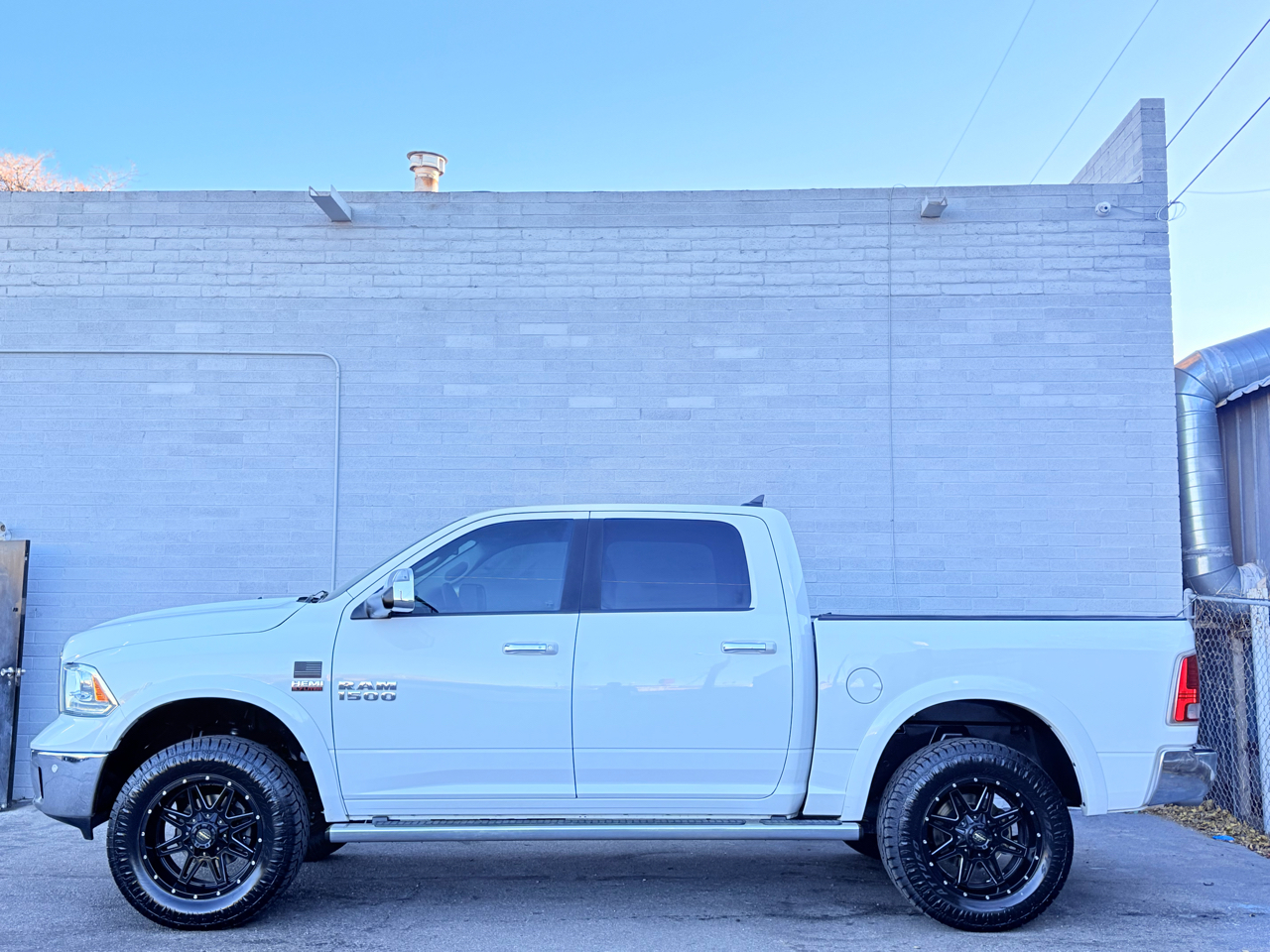 RAM 1500 Laramie Crew Cab SWB 4WD 2017