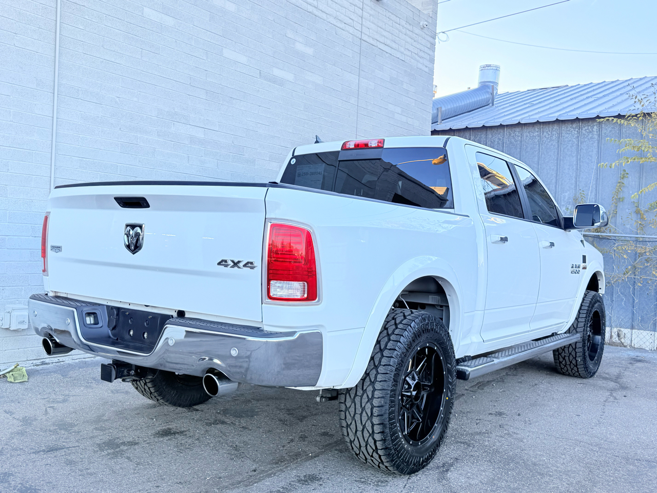 RAM 1500 Laramie Crew Cab SWB 4WD 2017