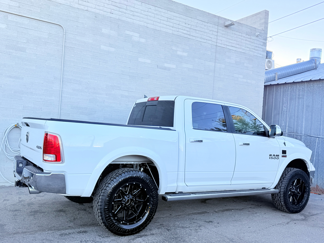 RAM 1500 Laramie Crew Cab SWB 4WD 2017