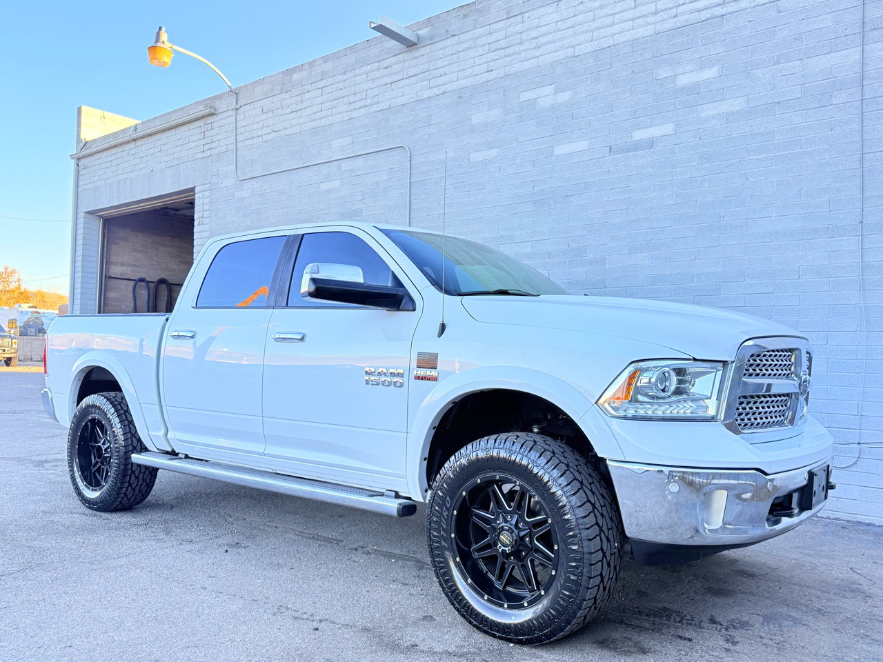 RAM 1500 Laramie Crew Cab SWB 4WD 2017