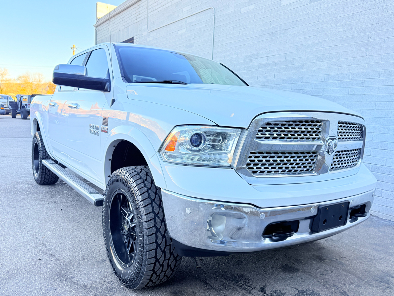 RAM 1500 Laramie Crew Cab SWB 4WD 2017